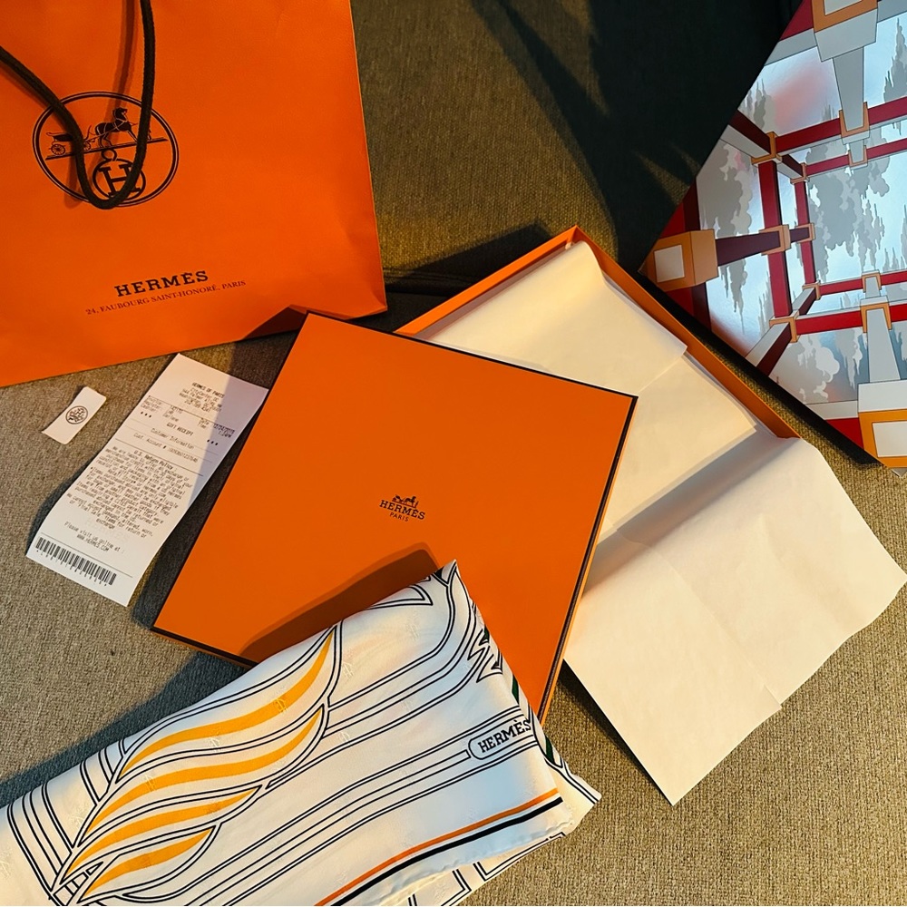 Hermès Carre 70 100% silk scarf, box, + gift box, bag, all in perfect condition